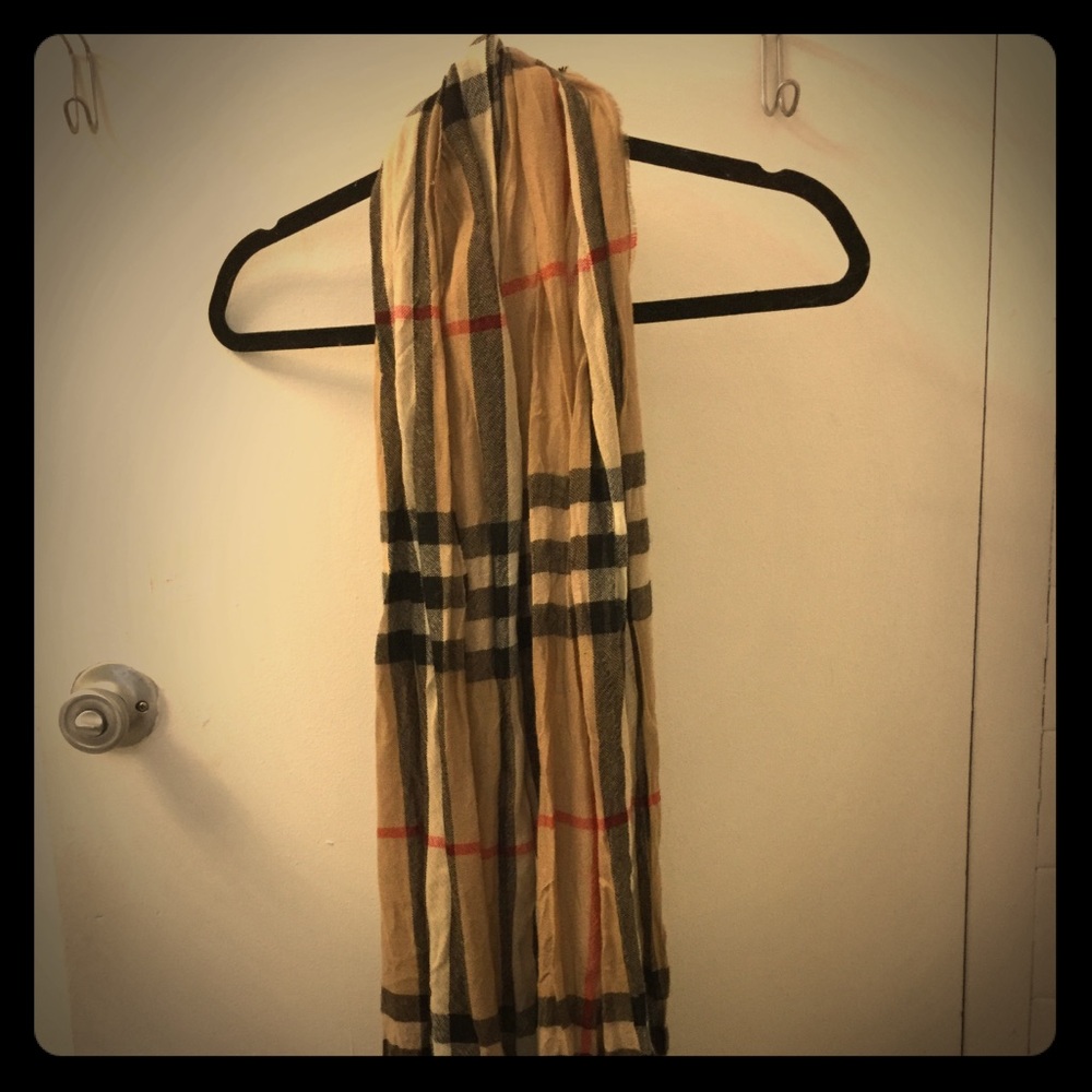Burberry Lightweight Camel Check Scarf
